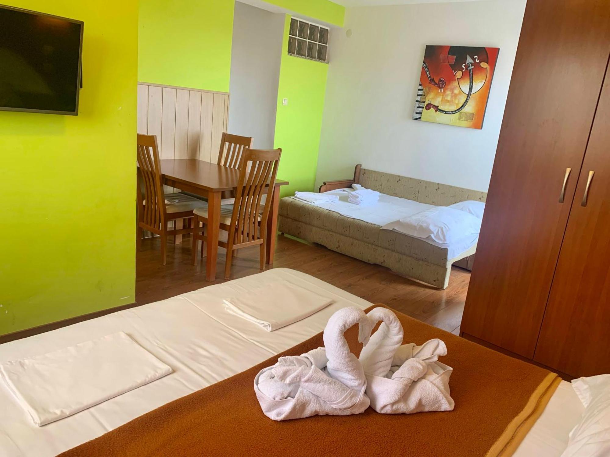 Gargamelo Pension Porec Exterior photo