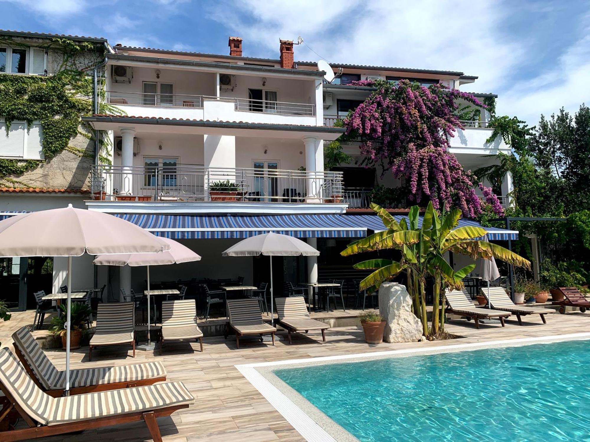 Gargamelo Pension Porec Exterior photo