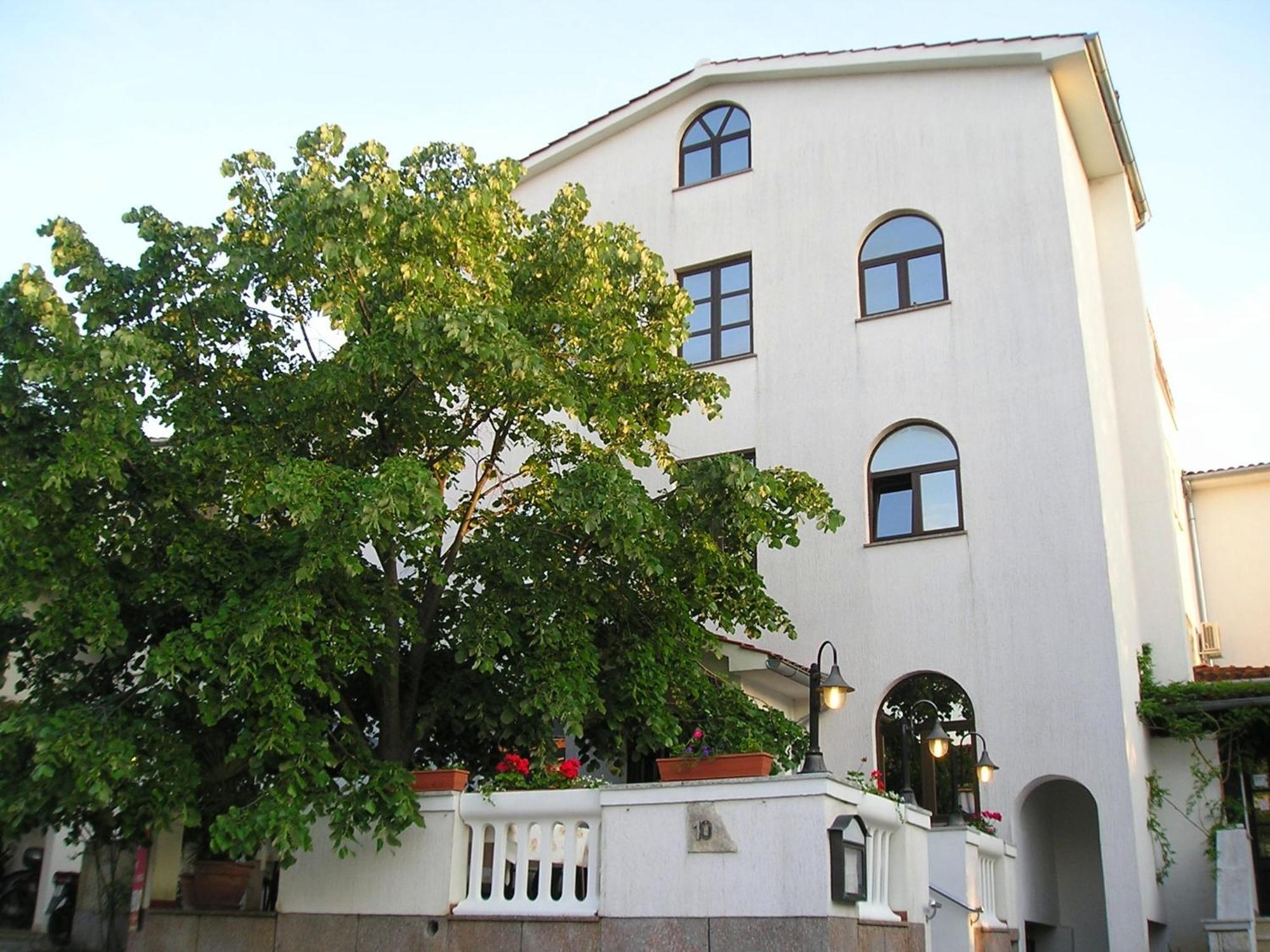 Gargamelo Pension Porec Exterior photo